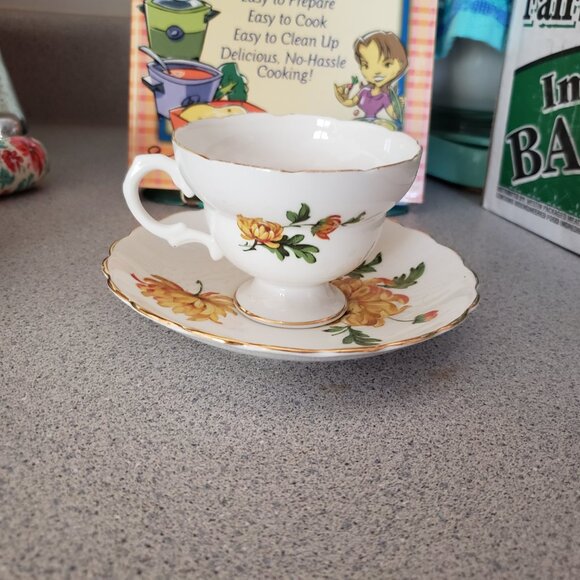 Vintage Bone China Floral Tea Cup & Saucer England Yellow flowers - Picture 2 of 8